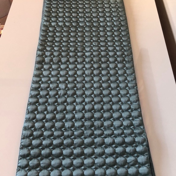 Z Gallerie Dining Z Gallerie Table Runner Like New Poshmark